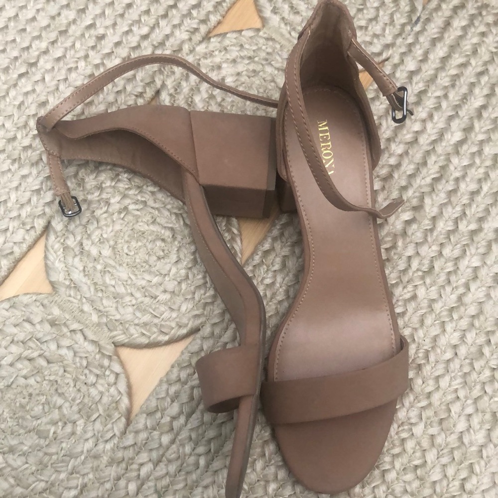 Low heels - Picture 2 of 2